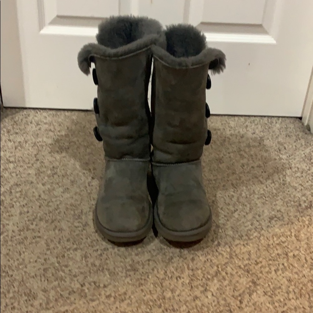 Ugg Grey Triple Bailey Button Sheepskin Boots Sz 6 - image 5